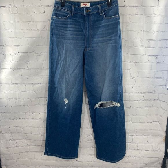 COPY - Wrangler Women’s Distressed High Rise Wide Leg Jeans Size  6 - Picture 1 of 8